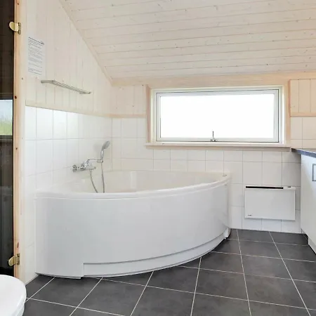 8 Person With Roofed Terrace