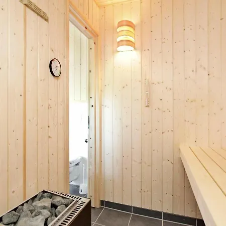 8 Person With Roofed Terrace بيت للعطل *