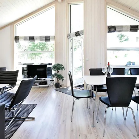 Three-bedroom In 4